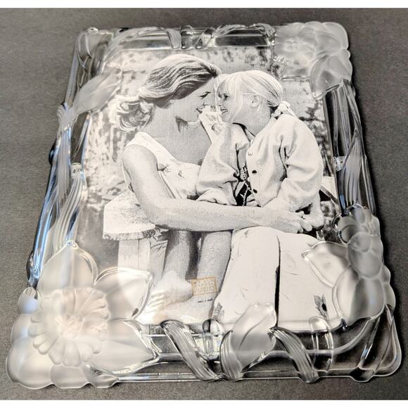 Fifth Avenue Crystal Picture Frame 8x10 Floral Clear Frosted Flowers Photo Table - Picture 2 of 8